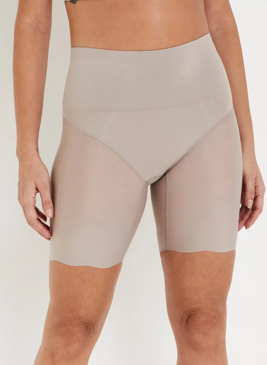 Bermuda con pompis control medio - Imagen 2