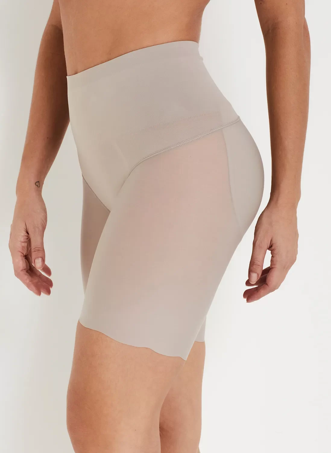 Bermuda con pompis control medio